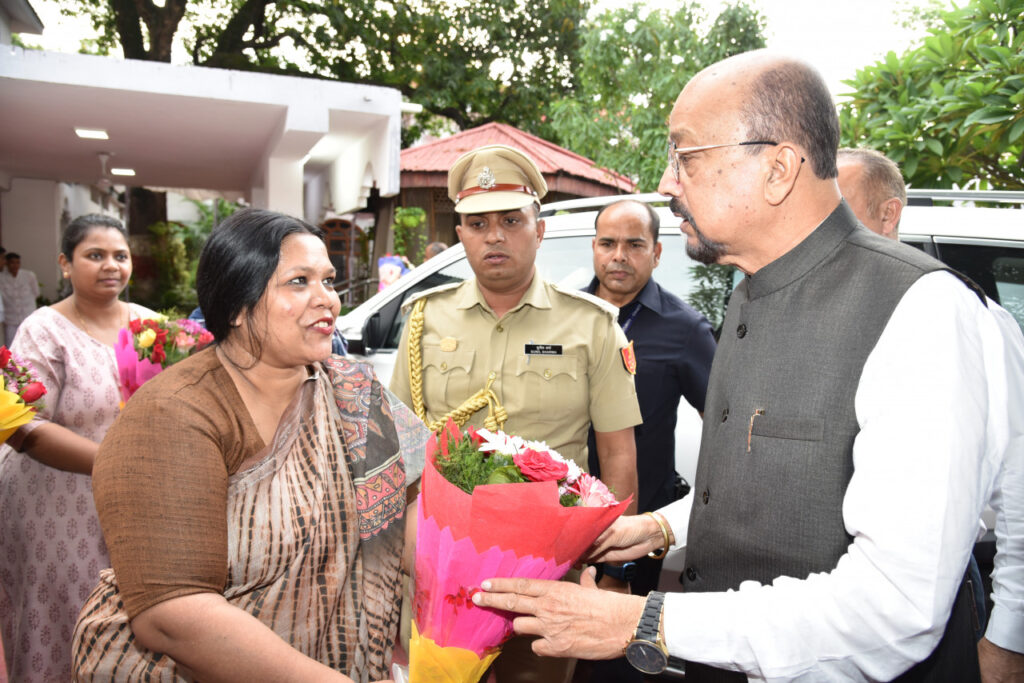 रायपुर : छत्तीसगढ़ के मनोनीत राज्यपाल श्री रमेन डेका का राजभवन पहुंचने पर किया गया आत्मीय स्वागत
