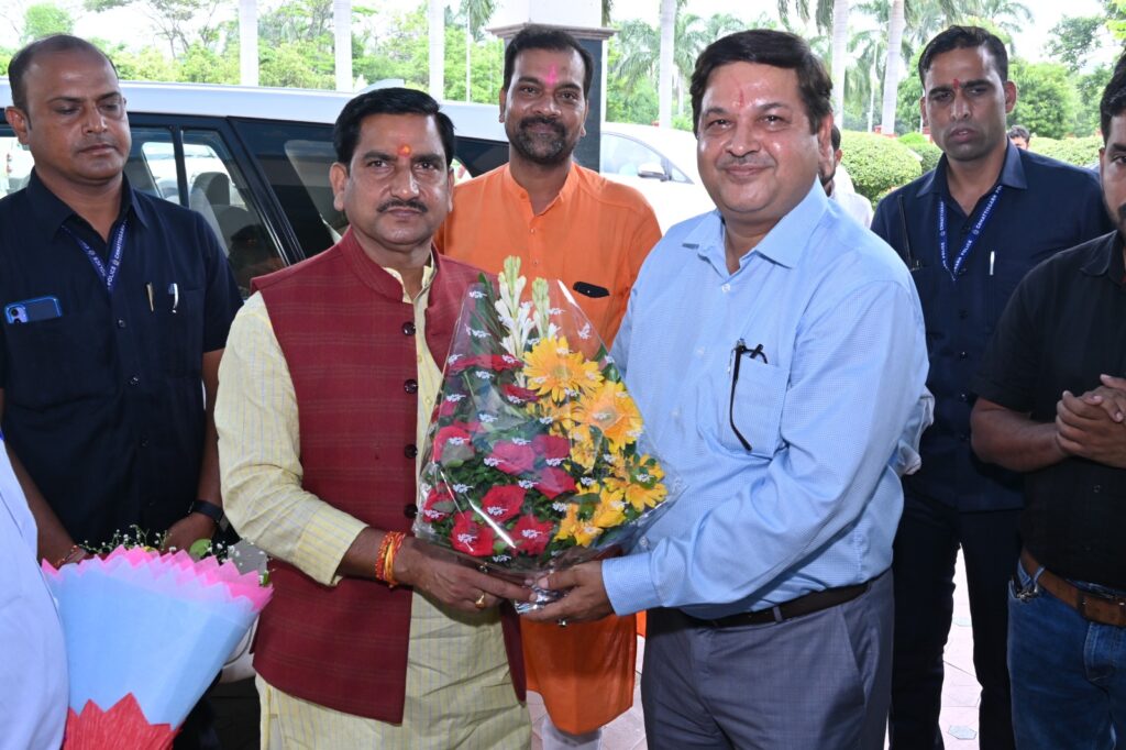 आवास एवं शहरी विकास केंद्रीय राज्यमंत्री तोखन साहू ने एनटीपीसी सीपत में स्टेज-1 कंट्रोल रूम तथा टरबाइन हाल का किया निरीक्षण…