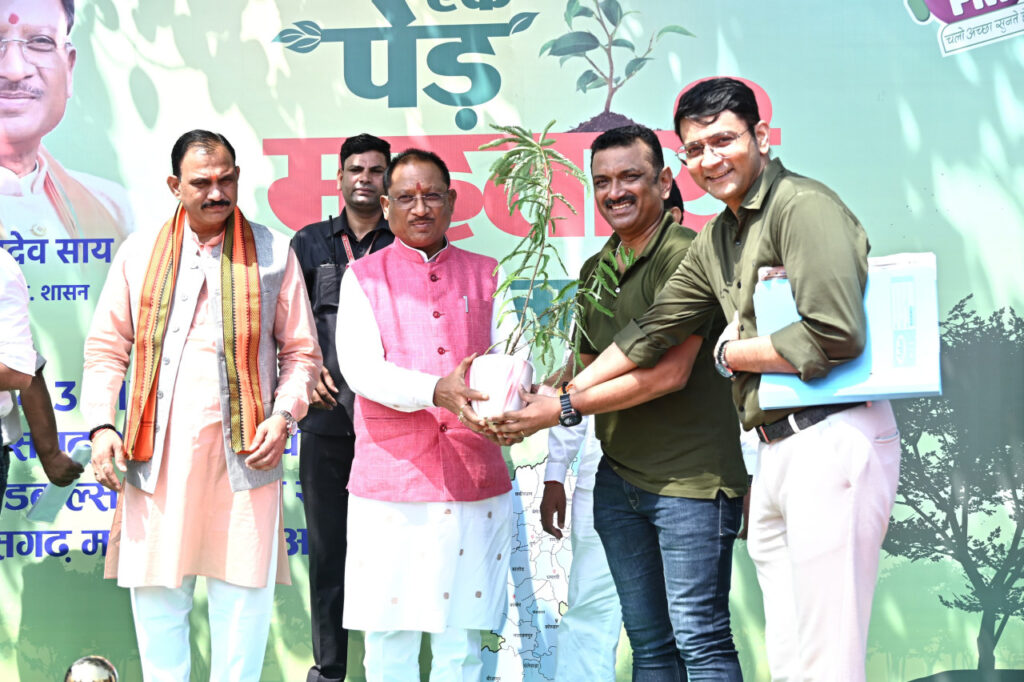 रायपुर : ‘एक पेड़ महतारी के नाम’ महाभियान का शुभारंभ