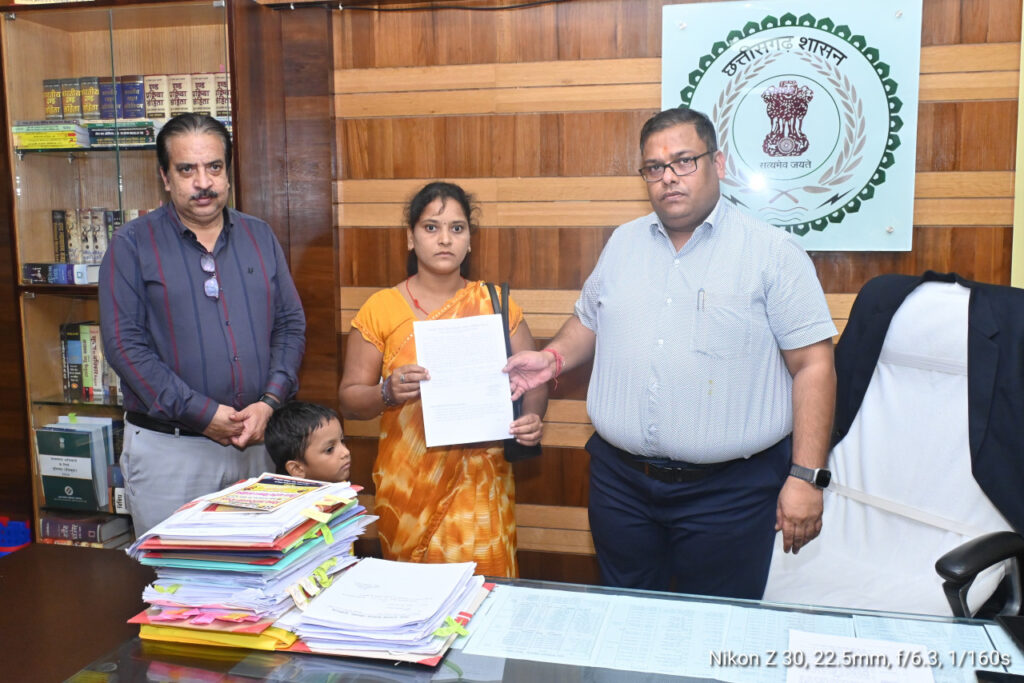 रायपुर : मुख्यमंत्री विष्णु देव साय की संवेदनशील पहल से पुनः 2 लोगों को मिली अनुकंपा नियुक्ति