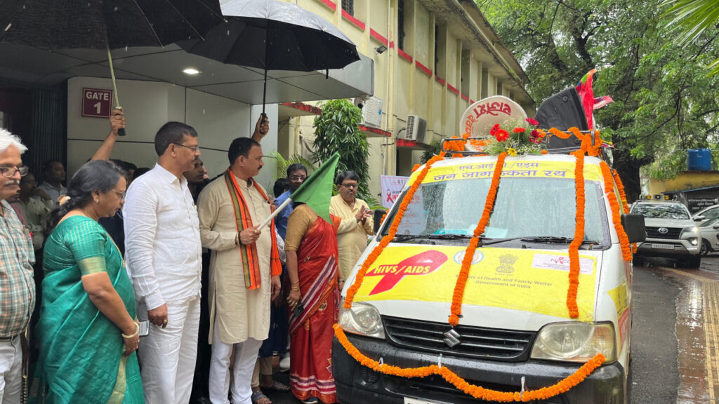 रायपुर : स्वास्थ्य मंत्री श्री श्याम बिहारी जायसवाल ने किया एच.आई.वी./ एड्स के रोकथाम की जन-जागरूकता हेतु सघन प्रचार-प्रसार कार्यक्रम (आईईसी) का शुभारंभ