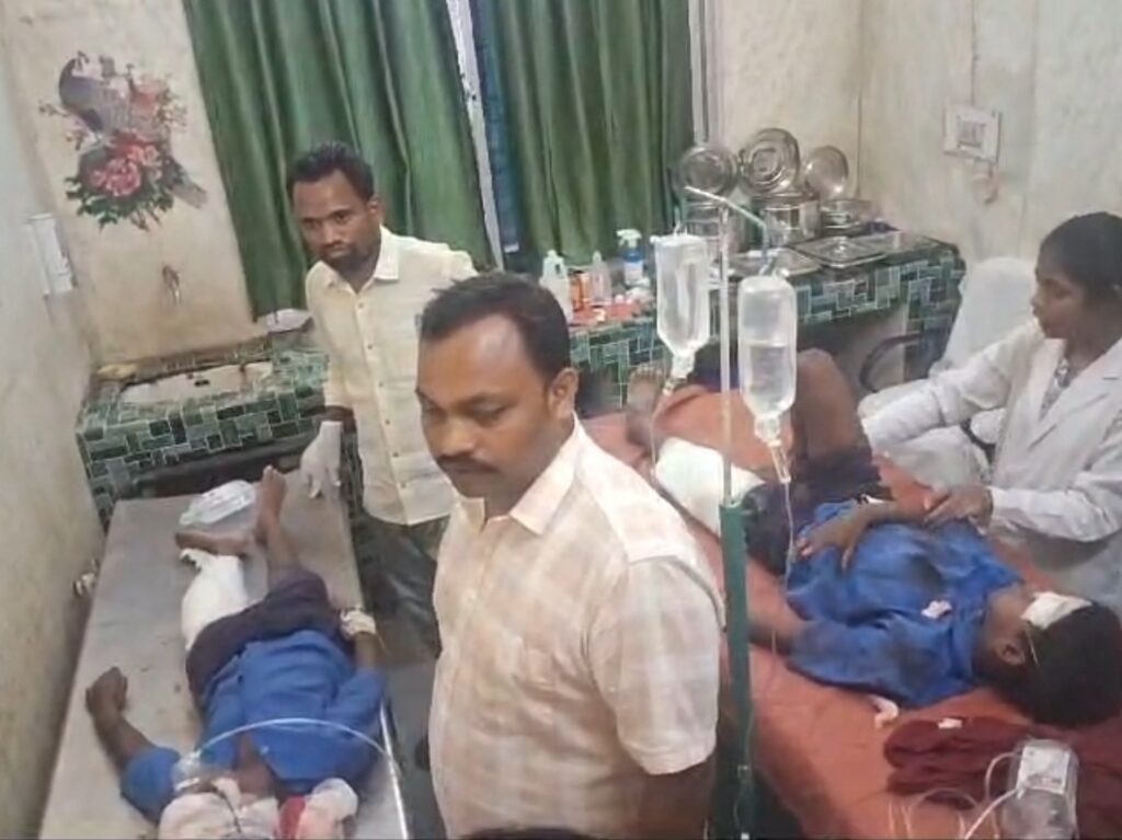 छत्तीसगढ़ में माजदा वाहन और बाइक की टक्कर: छात्रावास अधीक्षक की मौत, दो छात्र गंभीर रूप से घायल…
