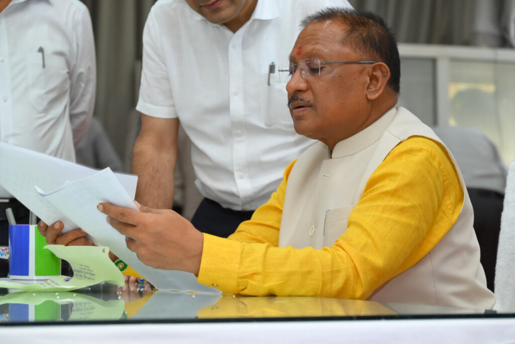 रायपुर : मुख्यमंत्री ने राजनांदगांव एसपी को नंदकिशोर की गुमशुदा पत्नी की खोज-खबर करने के दिए निर्देश