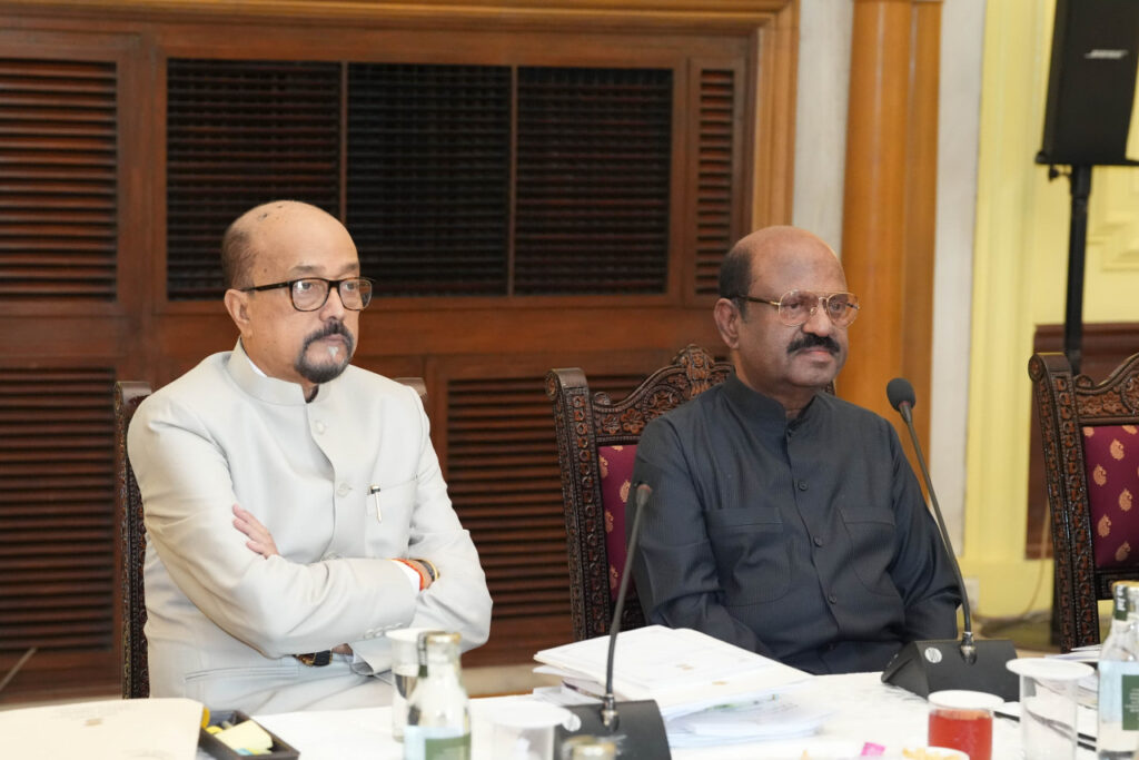 रायपुर : राज्यपालों के सम्मेलन में राज्यपाल श्री रमेन डेका ने छत्तीसगढ़ के जनजातीय क्षेत्रों के विकास पर दिया प्रेजेंटेशन