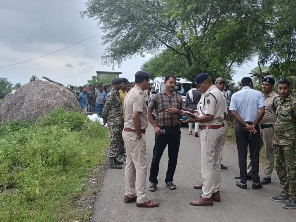 जमीन विवाद: 2 भाई को ट्रैक्टर चढ़ाकर मार डाला…जमीन विवाद में 4 भाइयों समेत 9 लोगों ने लाठी-डंडे से पीटा….