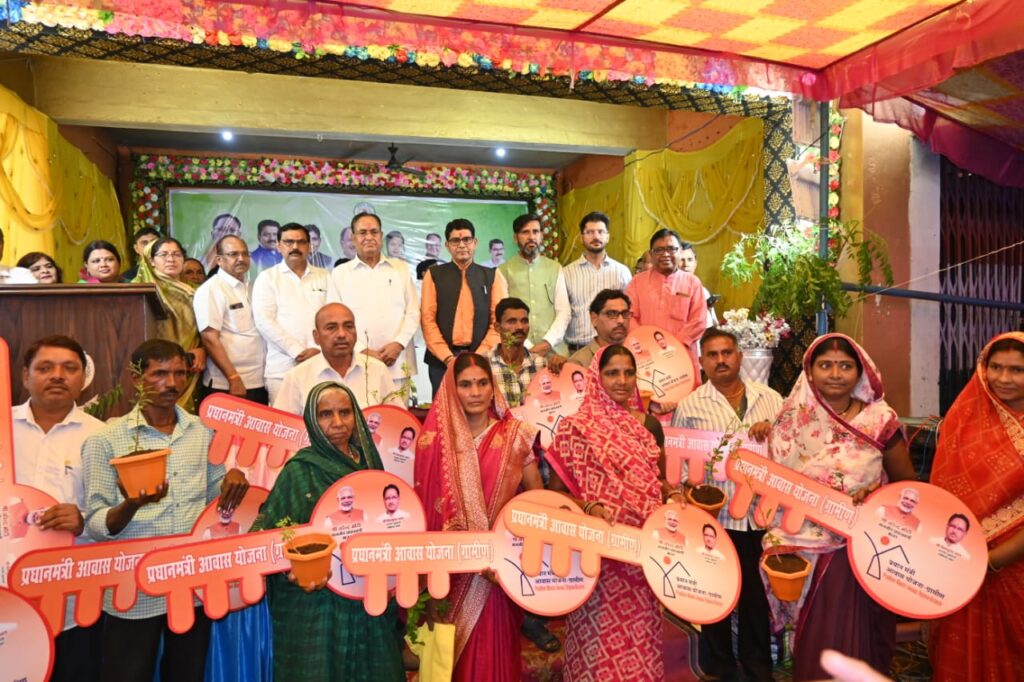 पहली त्यौहार हरेली लेकर आता है हरियाली और समृद्धि का संदेश – राजस्व मंत्री श्री वर्मा