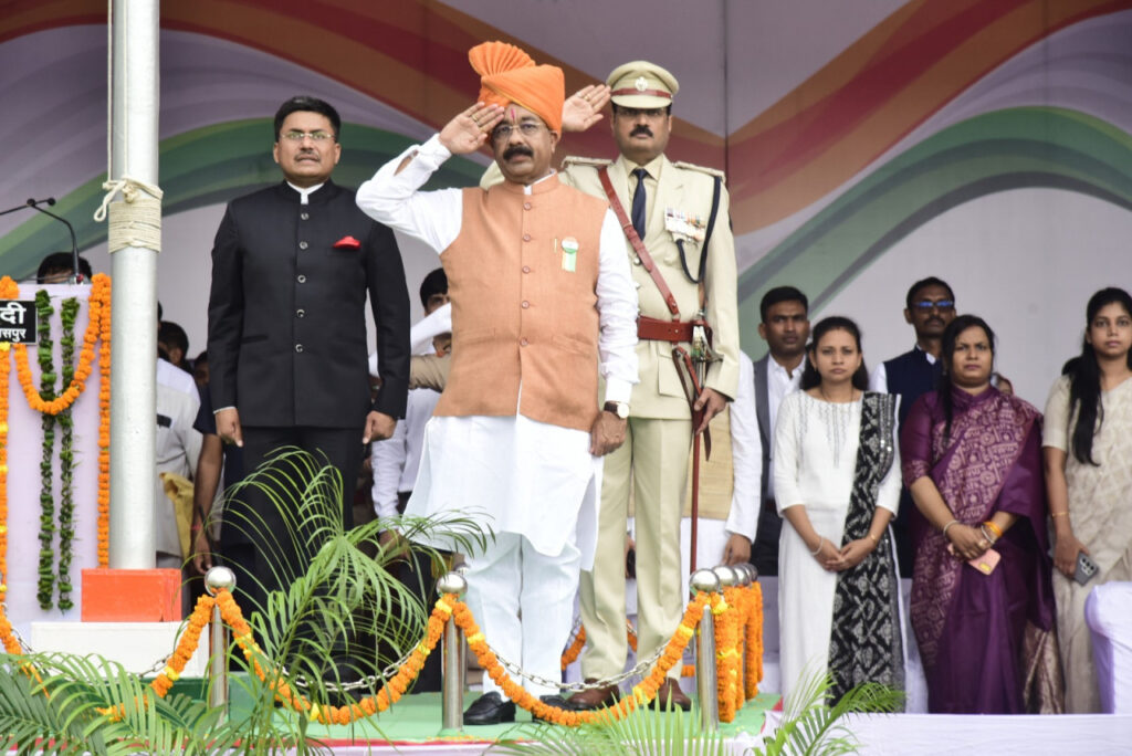 रायपुर : स्वतंत्रता दिवस पर उप मुख्यमंत्री श्री अरुण साव ने फहराया तिरंगा