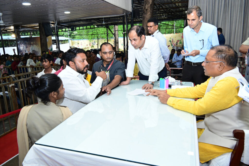 रायपुर : 2 साल के बच्चे को ब्रेन सर्जरी की जरूरत मुख्यमंत्री ने कहा अच्छा इलाज करेंगे