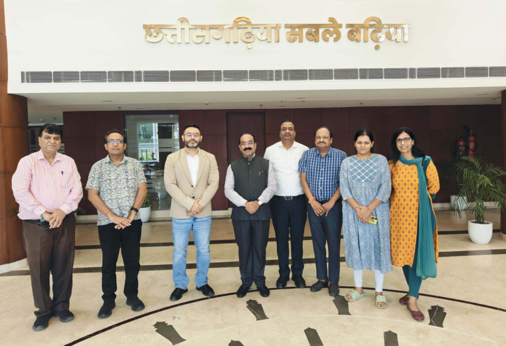 रायपुर : छत्तीसगढ़ के उपमुख्यमंत्री ने ट्राइबल यूथ हॉस्टल का किया निरीक्षण, छात्रों से किया संवाद