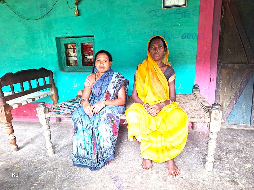 दूर हो जाती है उदासी, जब सास-बहू के खाते में आती है राशि