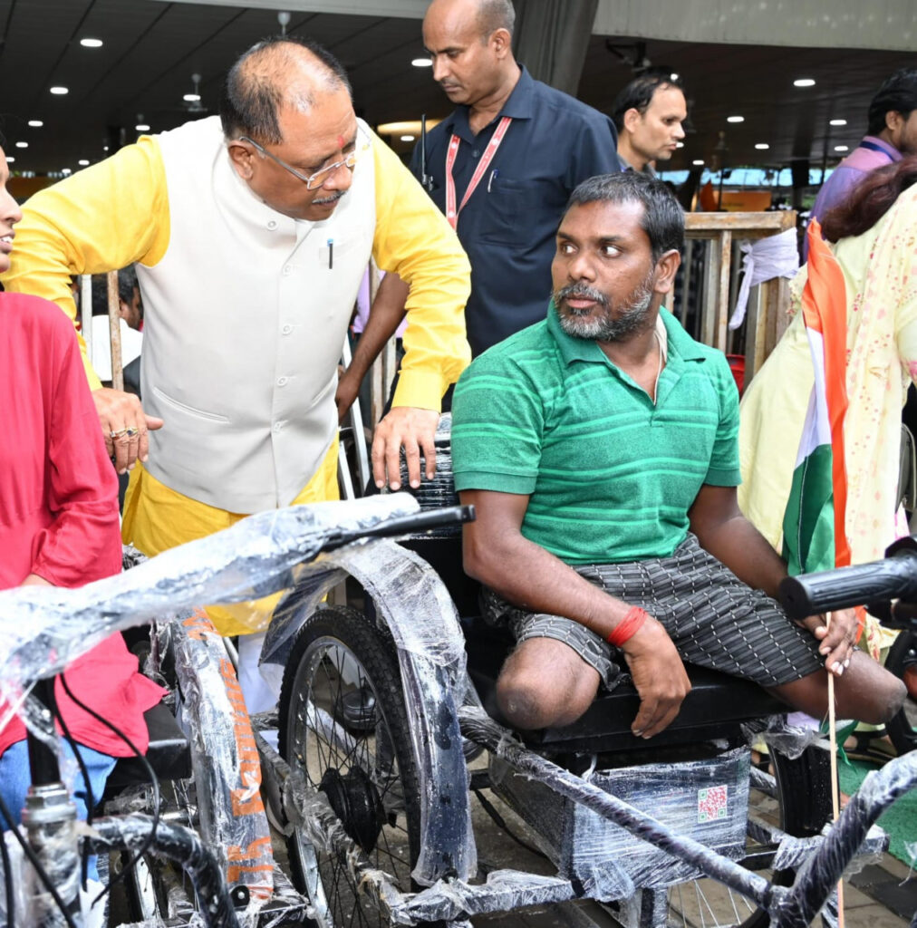 रायपुर : एक उम्मीद की कहानी : दिव्यांग कोमल लहरे का संघर्ष और नई शुरुआत