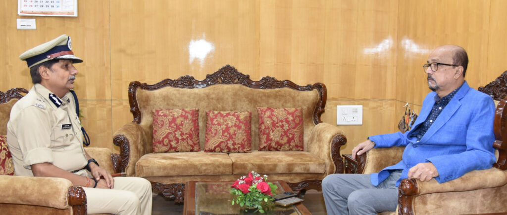 रायपुर : राज्यपाल श्री रमेन डेका से श्री गौतम ने भेंट की