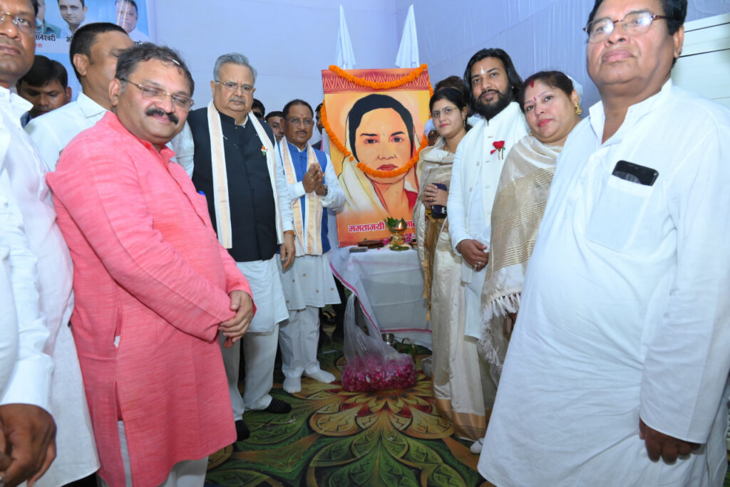 रायपुर : मुख्यमंत्री श्री विष्णु देव साय आज राजनांदगांव के पद्मश्री गोविन्दराम निर्मलकर ऑडिटोरियम में आयोजित ममतामयी मिनीमाता निर्वाण दिवस एवं जिला स्तरीय शपथ ग्रहण समारोह में शामिल हुए