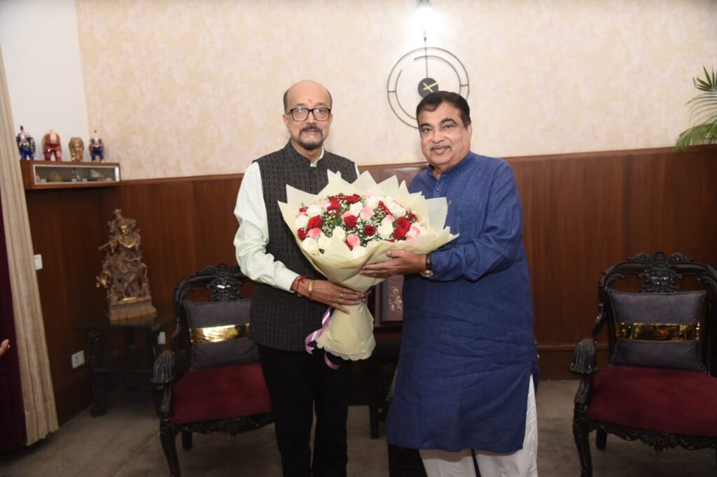 रायपुर : राज्यपाल श्री रमेन डेका ने केन्द्रीय सड़क परिवहन और राजमार्ग मंत्री श्री नितिन गडकरी से की सौजन्य मुलाकात