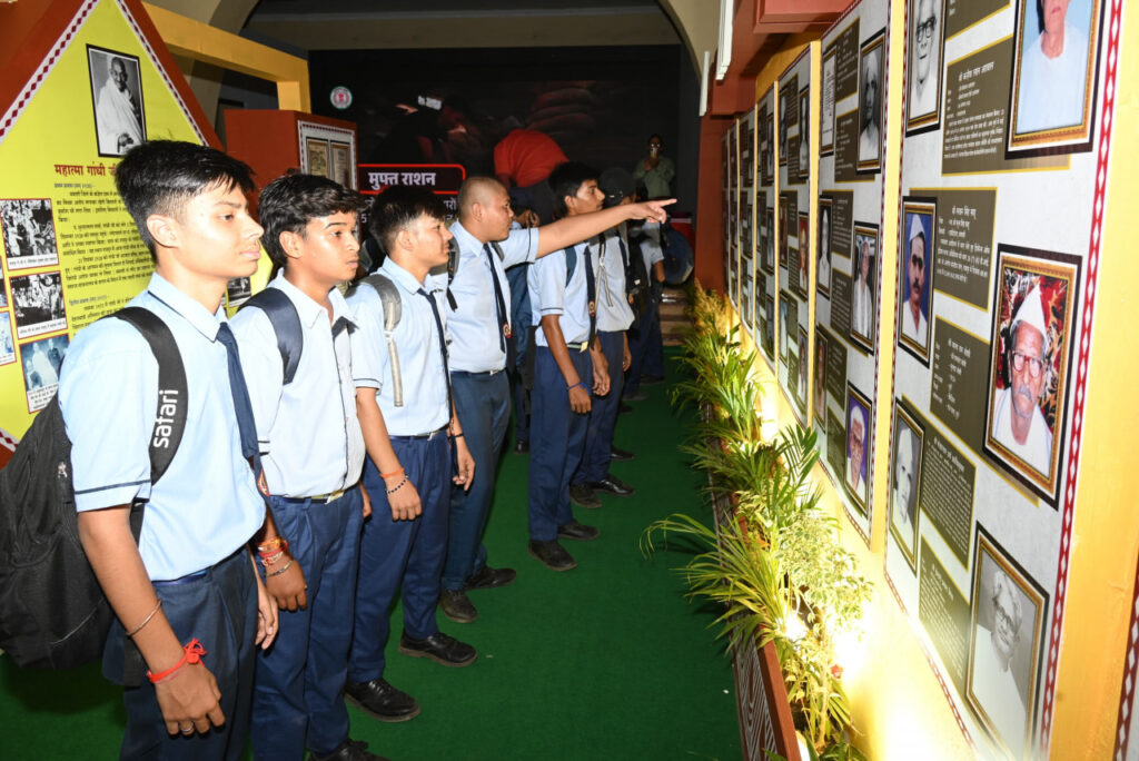 रायपुर : छत्तीसगढ़ के पुरोधाओं का प्रदर्शनी के माध्यम से मिल रही रोचक जानकारी…