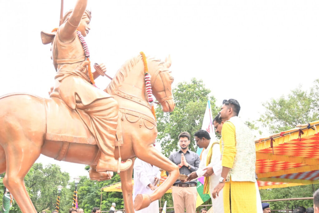 रायपुर : बलौदाबाजार में हर्षाेल्लास के साथ मनाया गया विश्व आदिवासी दिवस