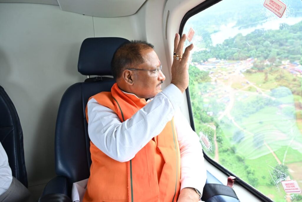 मुख्यमंत्री श्री विष्णुदेव साय ने भोरमदेव में हजारों कावड़ियों का पुष्प वर्षा कर किया भव्य स्वागत