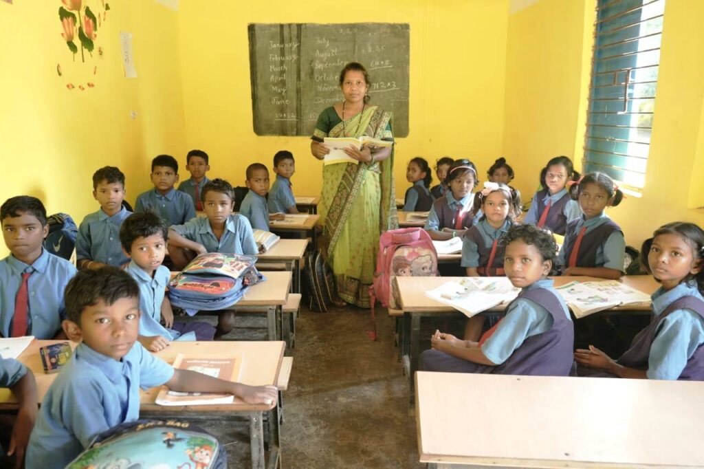 डीएमएफ से 60 से अधिक नए स्कूल भवन और 10 पीएचसी के बाउण्ड्री वॉल निर्माण की मिली स्वीकृति…