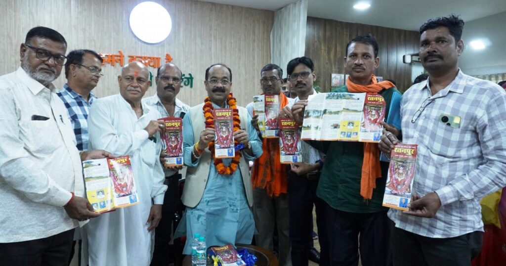 रायपुर : उप मुख्यमंत्री श्री अरुण साव ने ‘छत्तीसगढ़ का प्रसिद्ध तीर्थ स्थल रतनपुर’ पुस्तिका का किया विमोचन