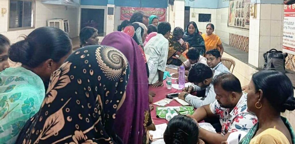 रायपुर : श्रम विभाग द्वारा दो हजार मोबाईल कैंप लगाए गए