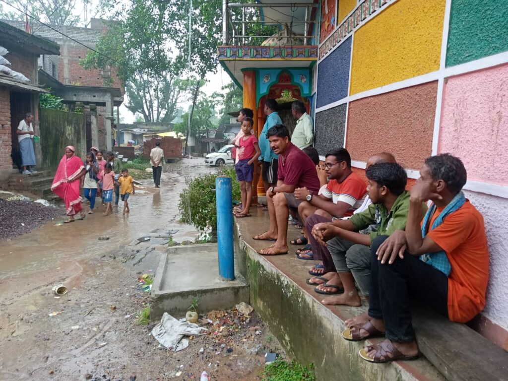 आकाशीय बिजली की चपेट में आने से किसान की मौत, पत्नी और पिता घायल…