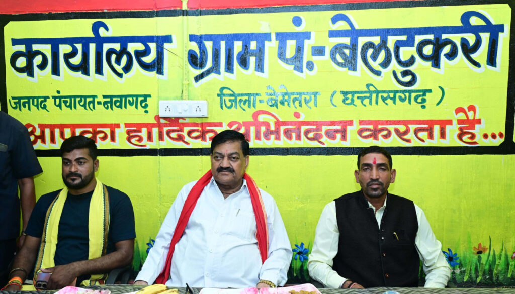 रायपुर : खाद्य मंत्री दयालदास बघेल ने आम नागरिकों के साथ सुनी ’मन की बात’