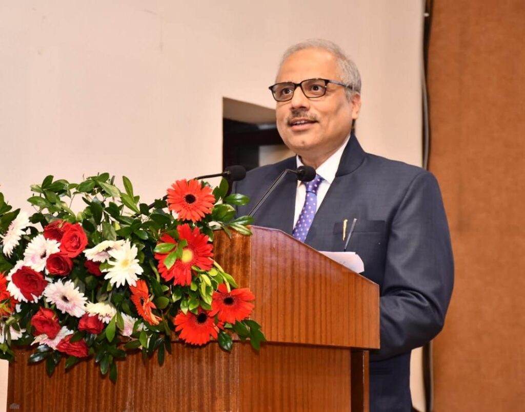 रायपुर : रायपुर में न्यायिक अधिकारियों की डिवीजनल सेमीनार का माननीय मुख्य न्यायाधिपति महोदय द्वारा किया गया शुभारंभ