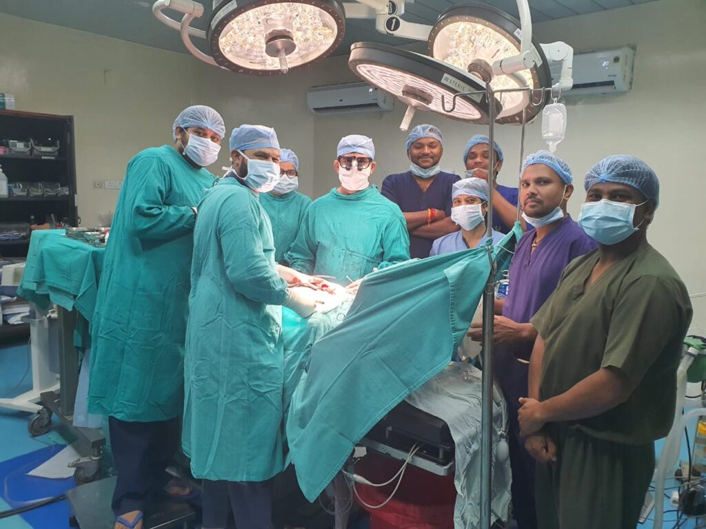 रायपुर : हार्ट के ऊपर स्थित बहुत ही दुर्लभ मेडिस्टाइनल ट्यूमर की अम्बेडकर अस्पताल के हार्ट, चेस्ट और वैस्कुलर सर्जरी विभाग में सफल सर्जरी