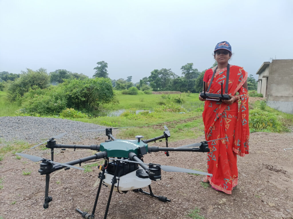 रायपुर : स्व रोजगार से जोड़ने स्व सहायता समूह की महिलाओं को दिया जाएगा ड्रोन प्रशिक्षण