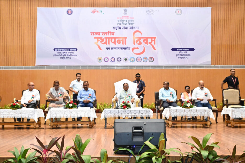 रायपुर : मुख्यमंत्री श्री विष्णु देव साय इंदिरा गांधी कृषि विश्वविद्यालय पहुंचे