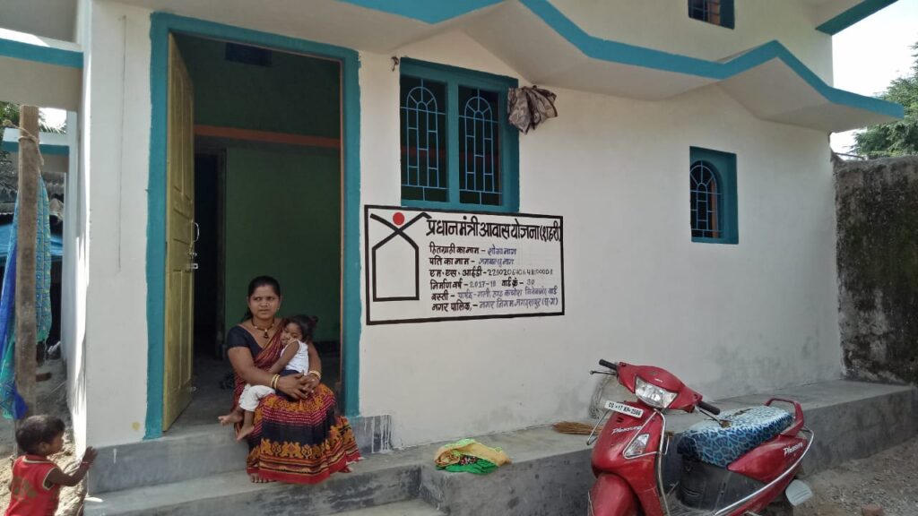 रायपुर : प्रधानमंत्री आवास योजना से शोभा नाग और कौशल्या के पक्के मकान का सपना हुआ साकार