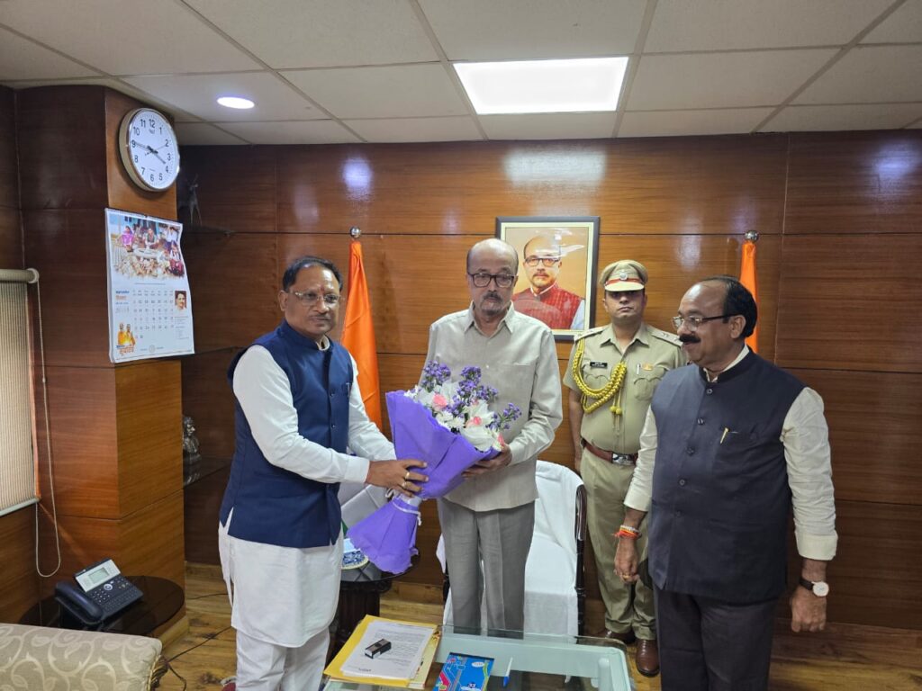 रायपुर : छत्तीसगढ़ के मुख्यमंत्री विष्णुदेव साय ने छत्तीसगढ़ भवन में राज्यपाल से की मुलाकात