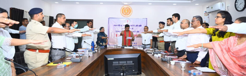रायपुर : उपमुख्यमंत्री श्री विजय शर्मा ने कबीरधाम जिले के तीस हजार असाक्षरों को साक्षर बनाने के लिए अधिकारियों को दिलाई शपथ…