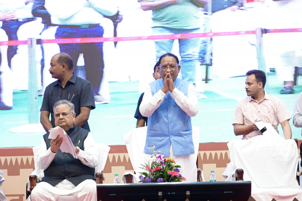 रायपुर : मोर आवास मोर अधिकार : मुख्यमंत्री श्री विष्णुदेव साय ने आवास हितग्राहियों का किया अभिनंदन