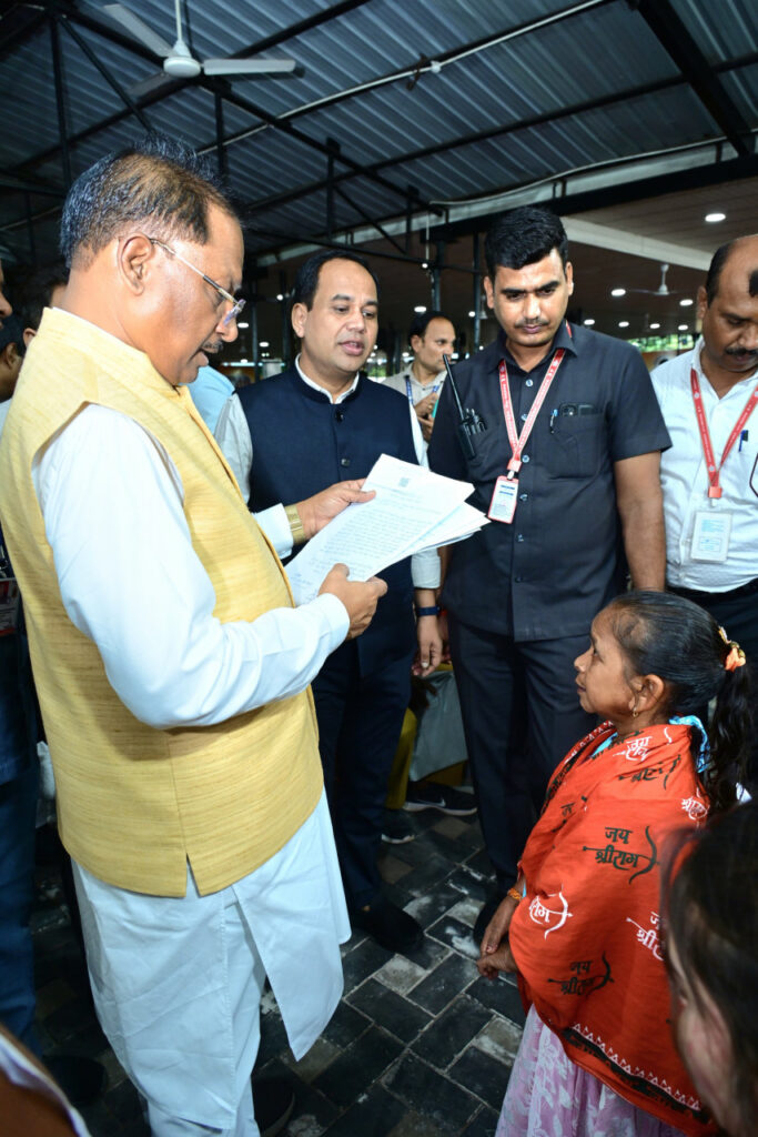 रायपुर : जनदर्शन : 45 वर्षीया दुर्गेश नंदिनी राठौर रायगढ़ जिला खरसिया विकासखंड घघरा ग्राम पंचायत निवासी हैं, जो बौनेपन से ग्रसित हैं…