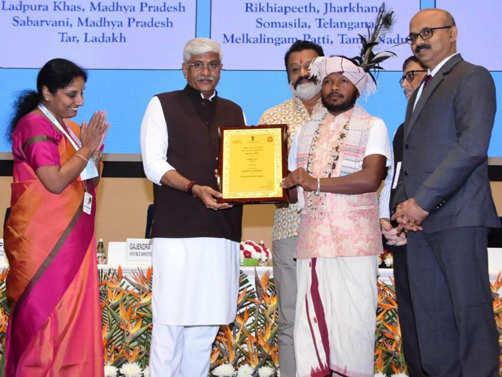 रायपुर : विश्व पर्यटन दिवस पर बस्तर के चित्रकोट और ढूढमारस गांवों को मिला विशेष सम्मान