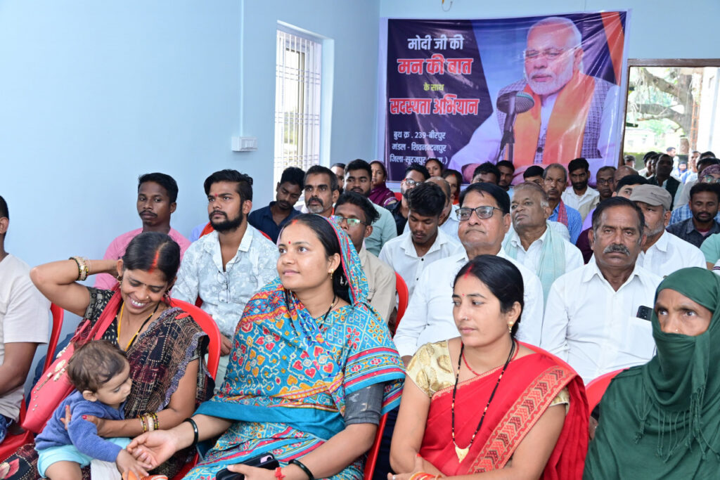 रायपुर : मंत्री श्रीमती लक्ष्मी राजवाड़े ने ग्रामीणों संग सुनी ‘मन की बात’