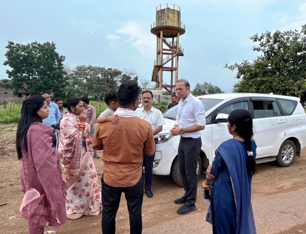 रायपुर : जल जीवन मिशन के नए संचालक डॉ. सर्वेश्वर नरेन्द्र भुरे ने दुर्ग और राजनांदगांव में मिशन के कार्यों का किया निरीक्षण