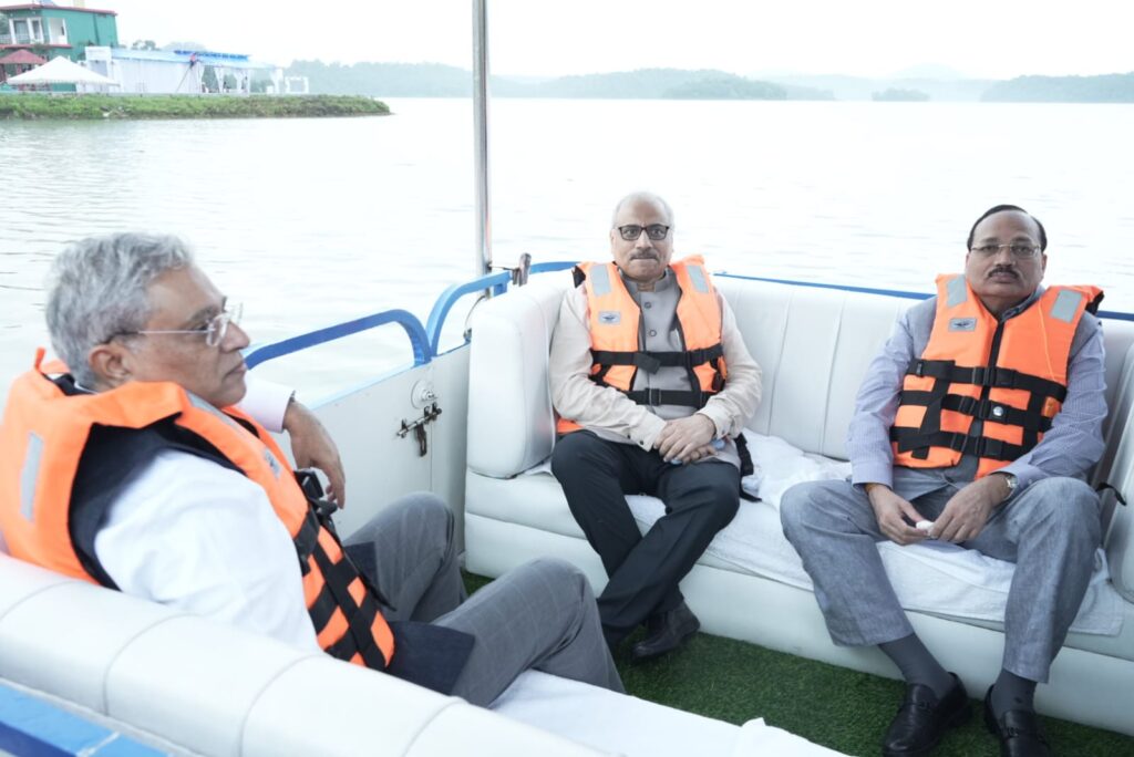 सर्वोच्च न्यायालय के न्यायाधीश न्यायमूर्ति सूर्यकांत एवं न्यायमूर्ति नरसिम्हा ने पर्यटन स्थल बुका का किया भ्रमण…छत्तीसगढ़ उच्च न्यायालय के मुख्य न्यायाधीश न्यायमूर्ति रमेश सिन्हा भी रहे साथ…