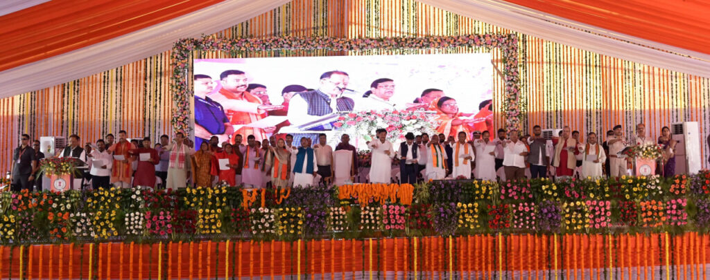 रायपुर : मुख्यमंत्री श्री विष्णु देव साय ने राज्य स्तरीय सियान सम्मान कार्यक्रम में उपस्थित सभी जनप्रतिनिधियों, अधिकारी-कर्मचारियों, गणमान्य नागरिकों एवं वरिष्ठजनों को स्वच्छता का शपथ दिलायी