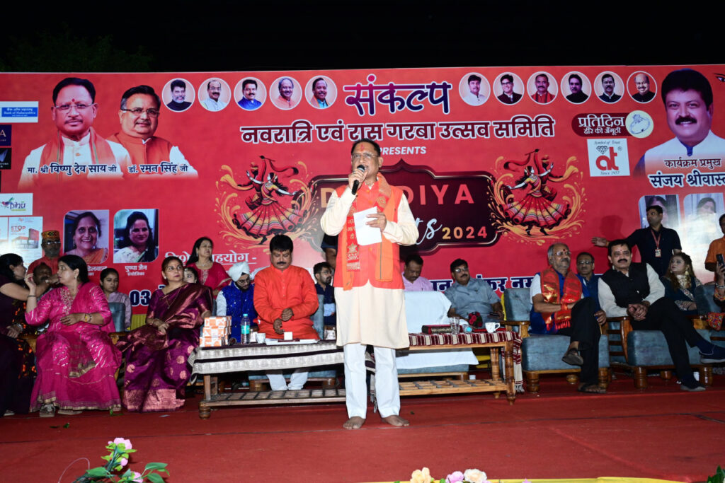 रायपुर : मुख्यमंत्री श्री साय संकल्प दुर्गोत्सव समिति शंकर नगर द्वारा आयोजित दुर्गा पूजा उत्सव में हुए शामिल