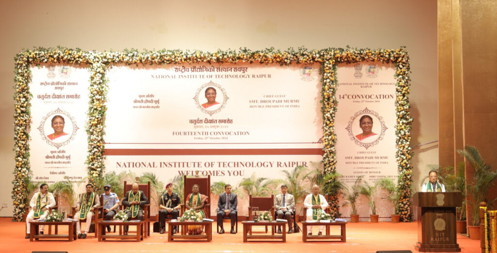 रायपुर : फोटो : राष्ट्रपति श्रीमती द्रौपदी मुर्मु के मुख्य आतिथ्य में पंडित दीनदयाल उपाध्याय ऑडिटोरियम में आज राष्ट्रीय प्रौद्योगिकी संस्थान रायपुर का 14वें दीक्षांत समारोह आयोजित किया गया…