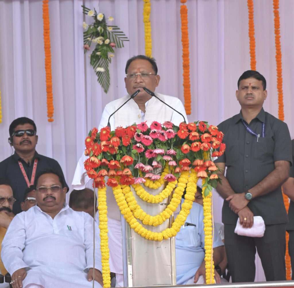 रायपुर : मुख्यमंत्री श्री विष्णु देव साय ने बलरामपुर-रामानुजगंज जिले के राजपुर में धरती आबा जनजाति ग्राम उत्कर्ष अभियान के शुभारंभ के अवसर पर आयोजित राज्य स्तरीय कार्यक्रम में मंच से कई प्रमुख घोषणाएं की…