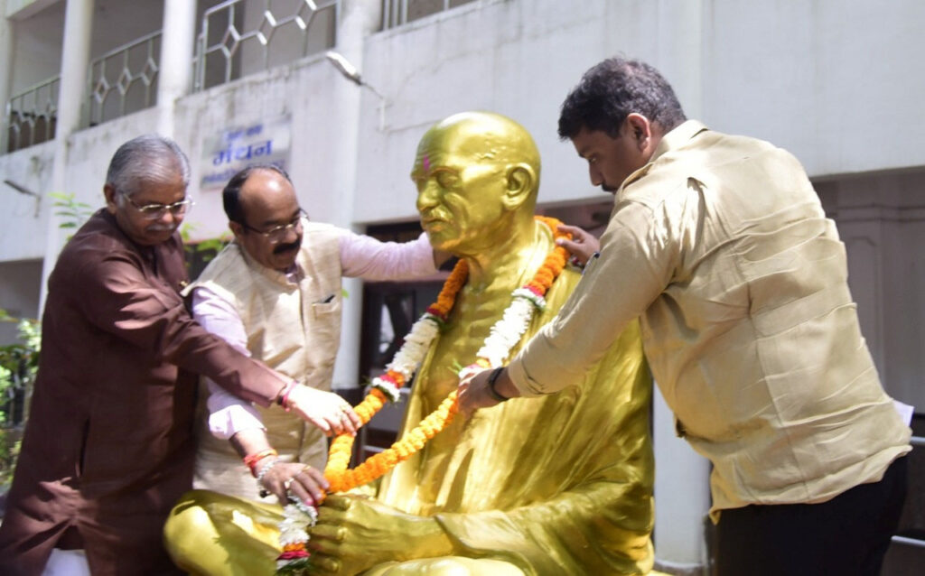 रायपुर : उप मुख्यमंत्री श्री अरुण साव ने जयंती पर गांधी जी को किया नमन