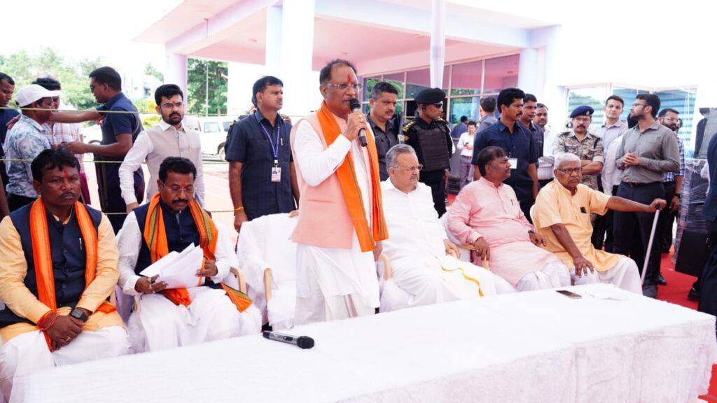 रायपुर : मुख्यमंत्री श्री विष्णु देव साय ने सर्किट हाऊस में जनप्रतिनिधियों और गणमान्य नागरिकों से भेंटकर दी नवरात्र पर्व की बधाई..