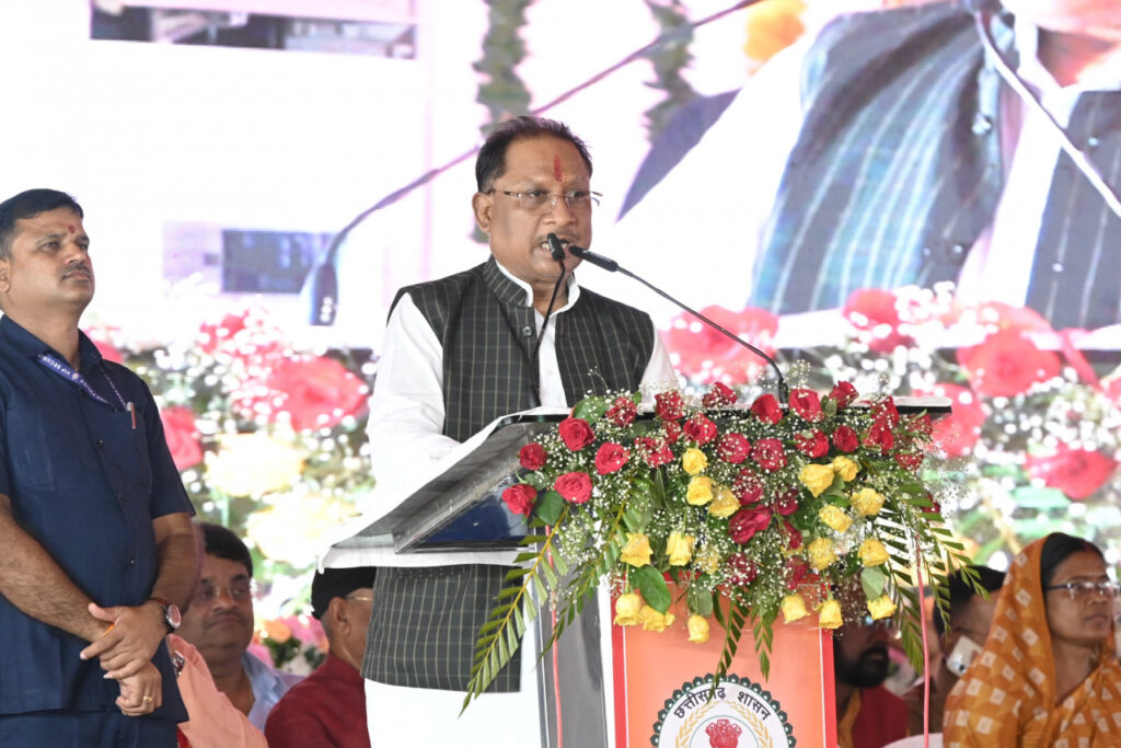 रायपुर : मुख्यमंत्री श्री विष्णु देव साय द्वारा सूरजपुर में आयोजित राज्य स्तरीय सियान सम्मान कार्यक्रम में की गई घोषणाएं