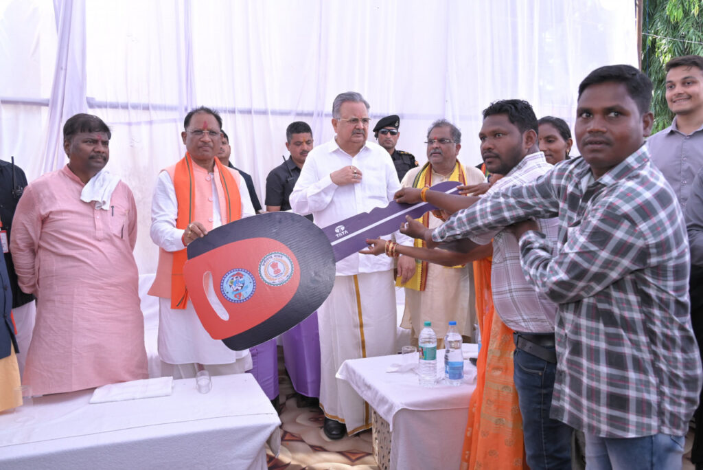 रायपुर : मुख्यमंत्री श्री विष्णु देव साय ने ग्राम मसेनार एवं पाहुरनार को प्रदान किया संपूर्ण जैविक ग्राम का प्रमाण पत्र