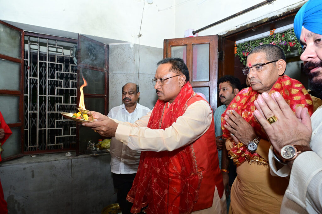 रायपुर : मुख्यमंत्री श्री साय कालीबाड़ी दुर्गा पूजा उत्सव में हुए शामिल