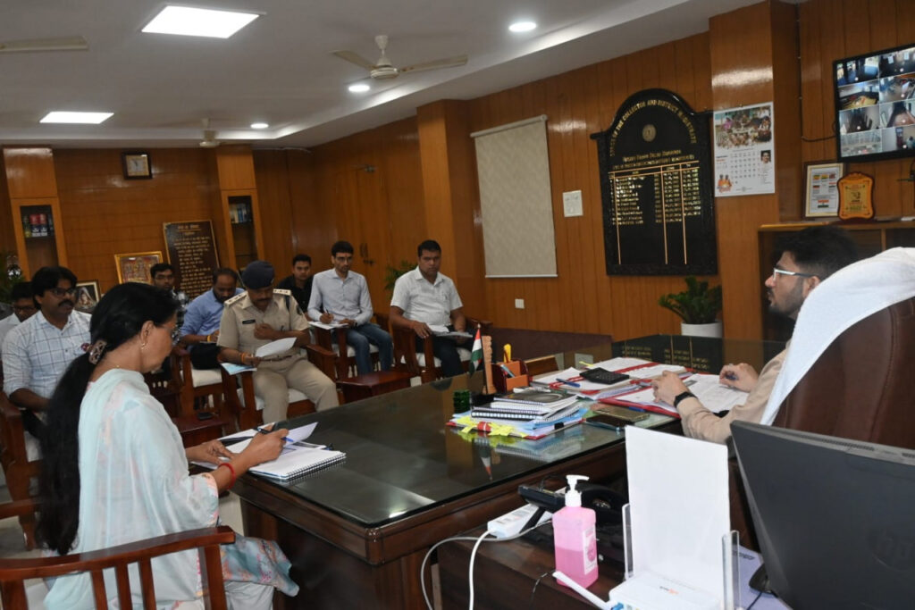 रायपुर : सोशल मीडिया पर जिला एवं पुलिस प्रशासन की पैनी नजर
