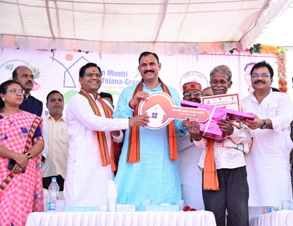 रायपुर : प्रधानमंत्री आवास के नाम पर नियम विरूद्ध कार्य करने पर होगी कड़ी कार्रवाई : प्रभारी मंत्री श्री जायसवाल